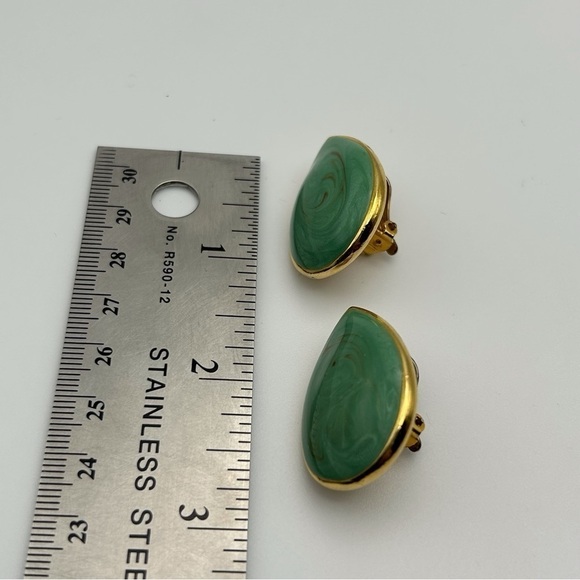 Vintage Seafoam Green Enamel Swirl Painted Teardrop Clip On Earrings Gold Tone - Picture 6 of 6